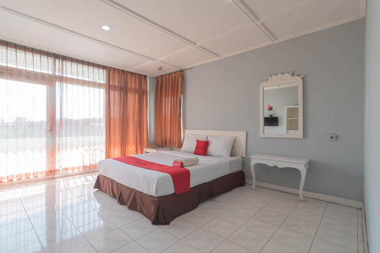 ホテル Reddoorz At Jalan Raya Lembang Padasul エクステリア 写真