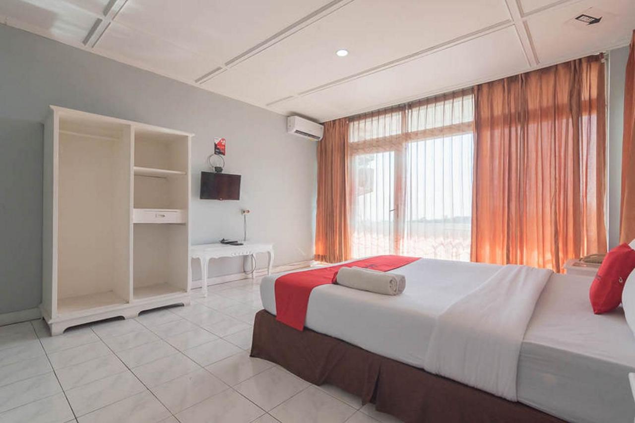 ホテル Reddoorz At Jalan Raya Lembang Padasul エクステリア 写真