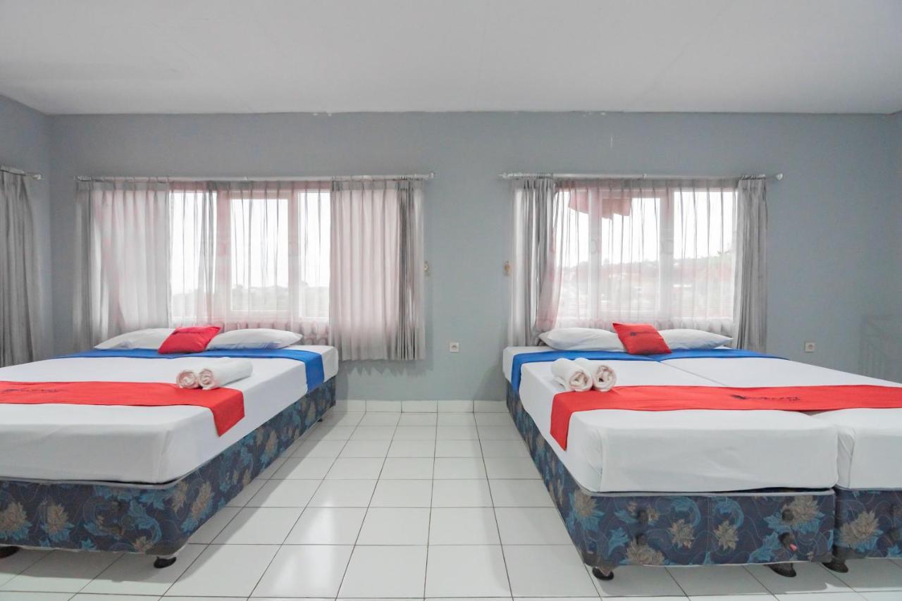 ホテル Reddoorz At Jalan Raya Lembang Padasul エクステリア 写真