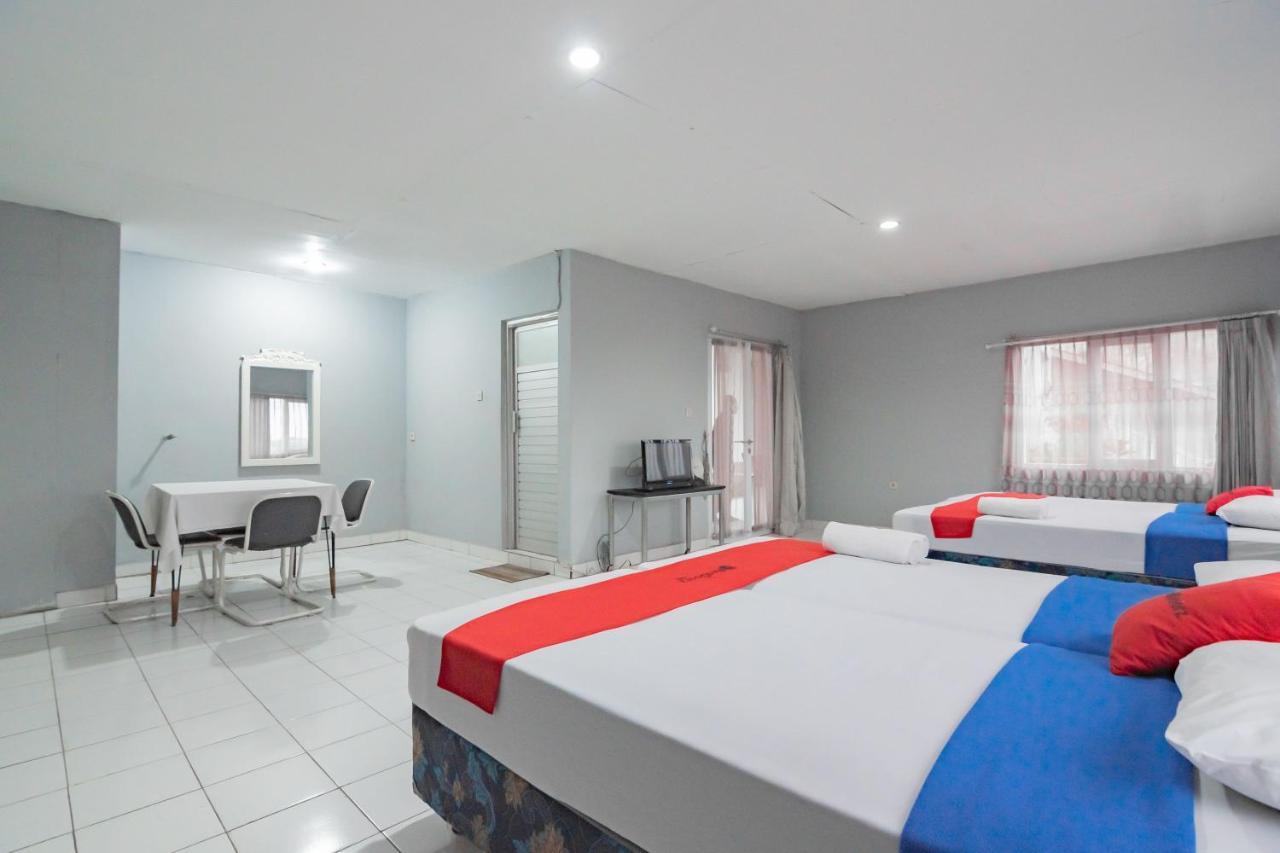 ホテル Reddoorz At Jalan Raya Lembang Padasul エクステリア 写真