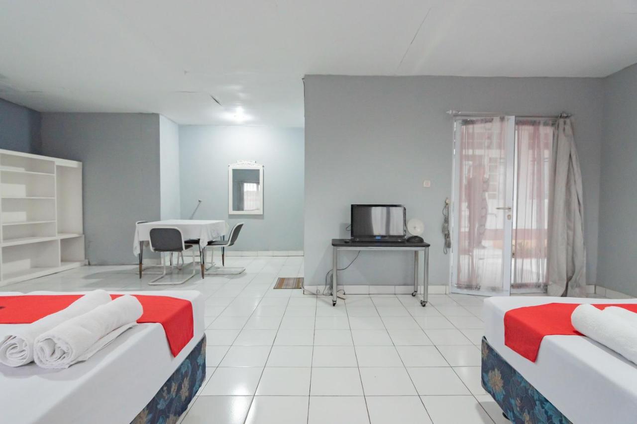 ホテル Reddoorz At Jalan Raya Lembang Padasul エクステリア 写真