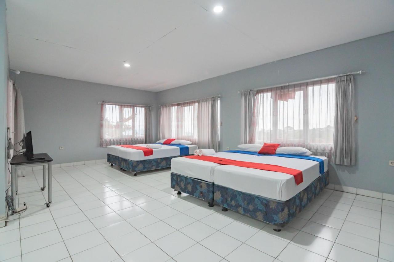 ホテル Reddoorz At Jalan Raya Lembang Padasul エクステリア 写真