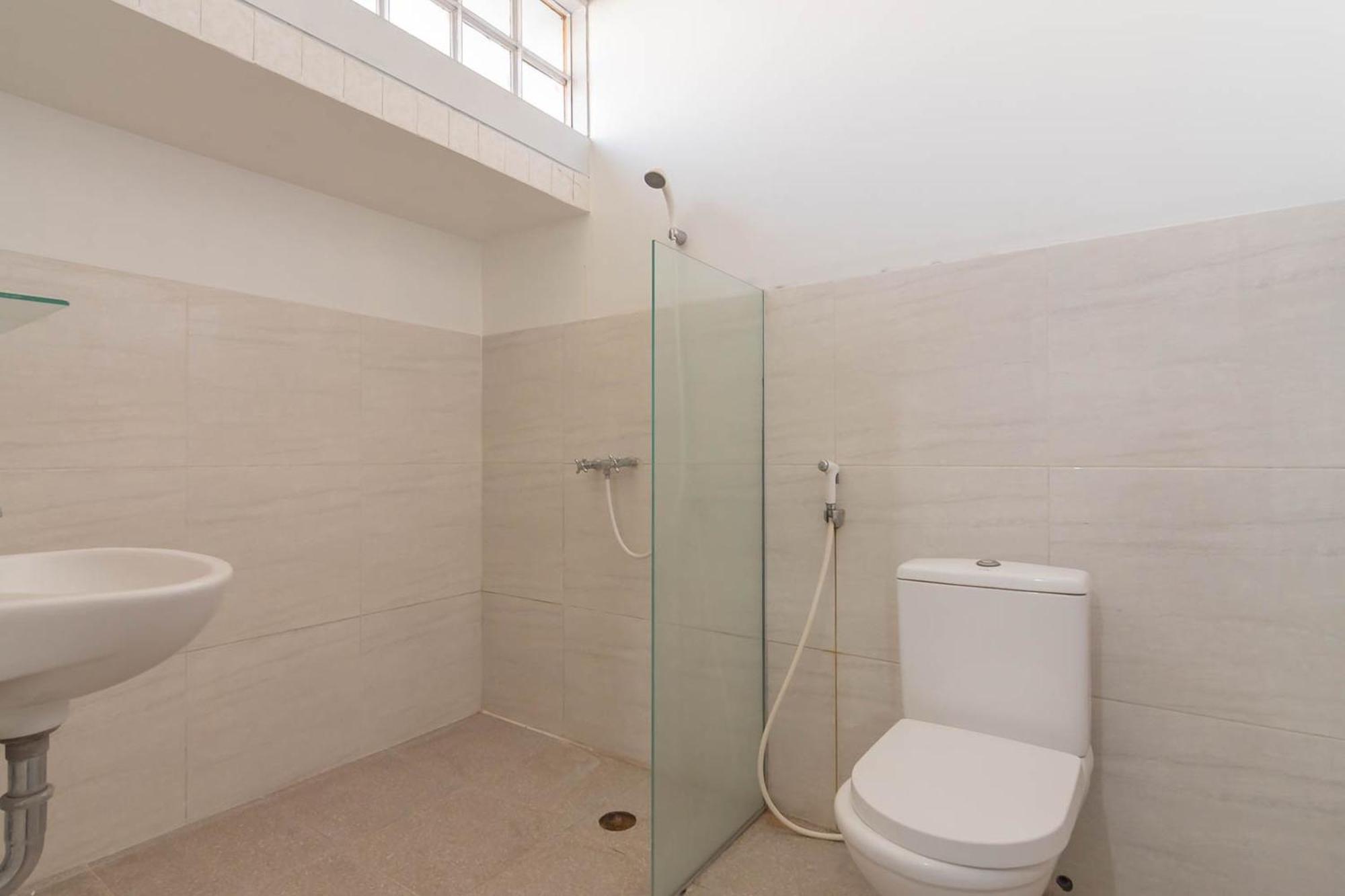 ホテル Reddoorz At Jalan Raya Lembang Padasul 部屋 写真