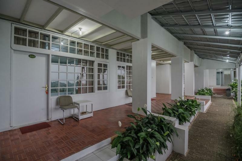 ホテル Reddoorz At Jalan Raya Lembang Padasul エクステリア 写真